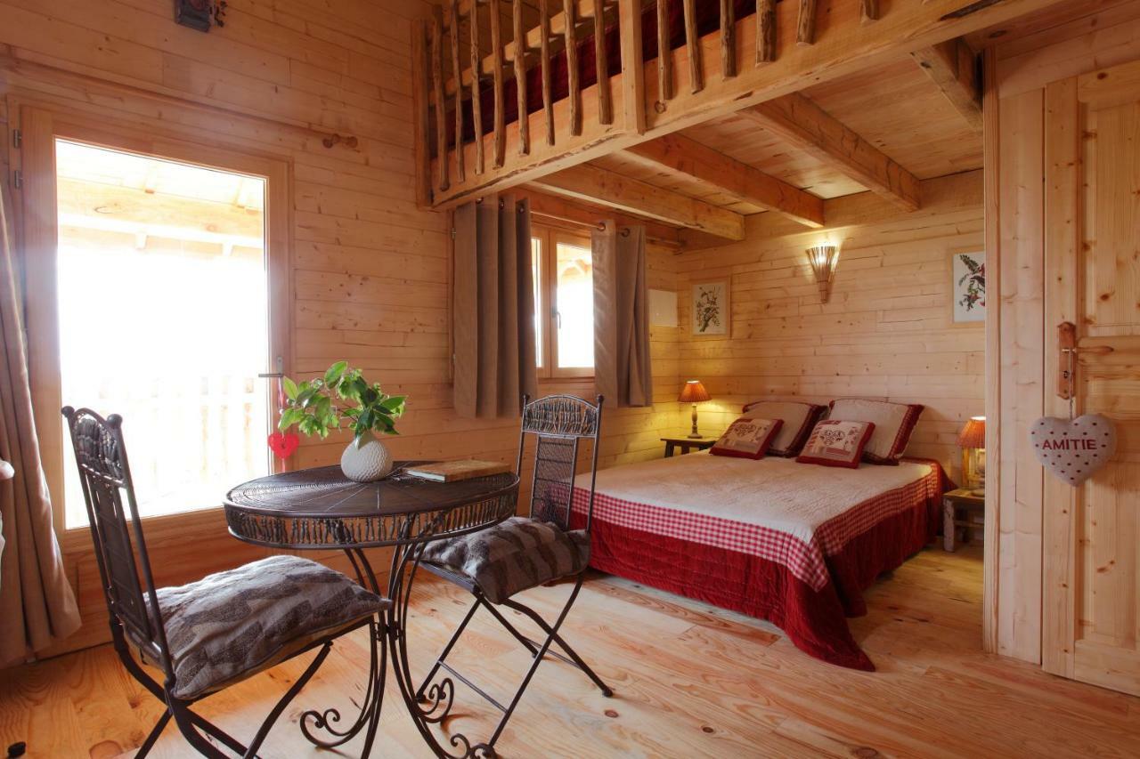 Les Cabanes Des Benauges Arbis エクステリア 写真
